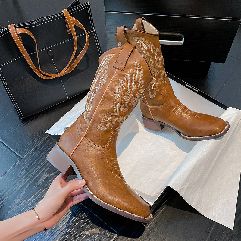 Genevieve - Botas Bordadas hasta la Pantorrilla